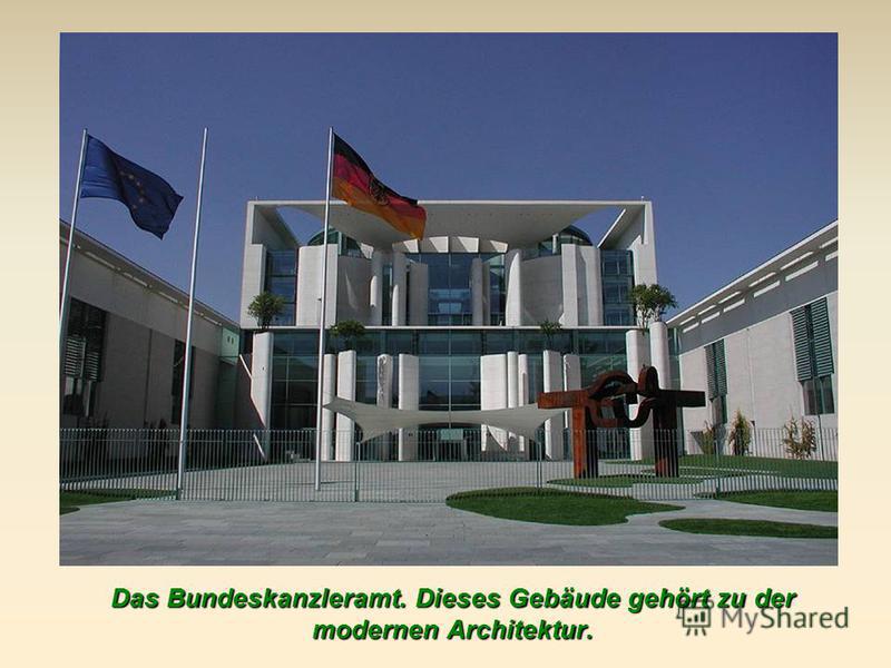 Der Reichstag.Nach der Wiedervereinigung Deutschlands 1990 wurde der Reichstag zum Sitz des Deutschen Parlaments.