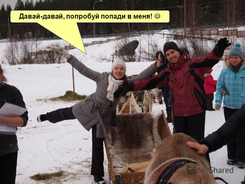Возбужденная жена соблазняет мужа на кровати
